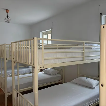 Hostel La Casa - Solo Peregrinos San Martín del Camino